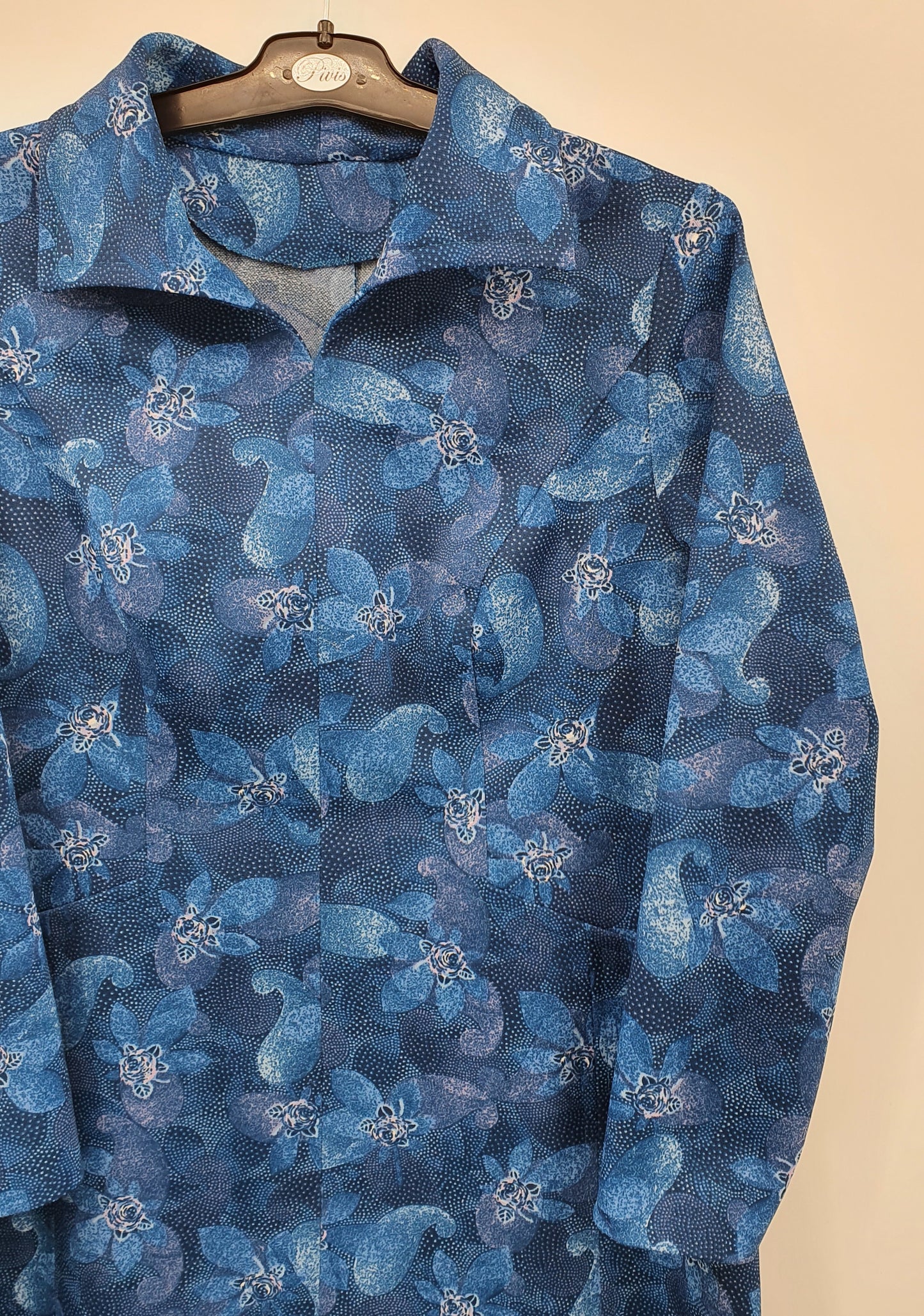 Sininen mekko kukkakuviolla, 60-70-luku, koko 38-40