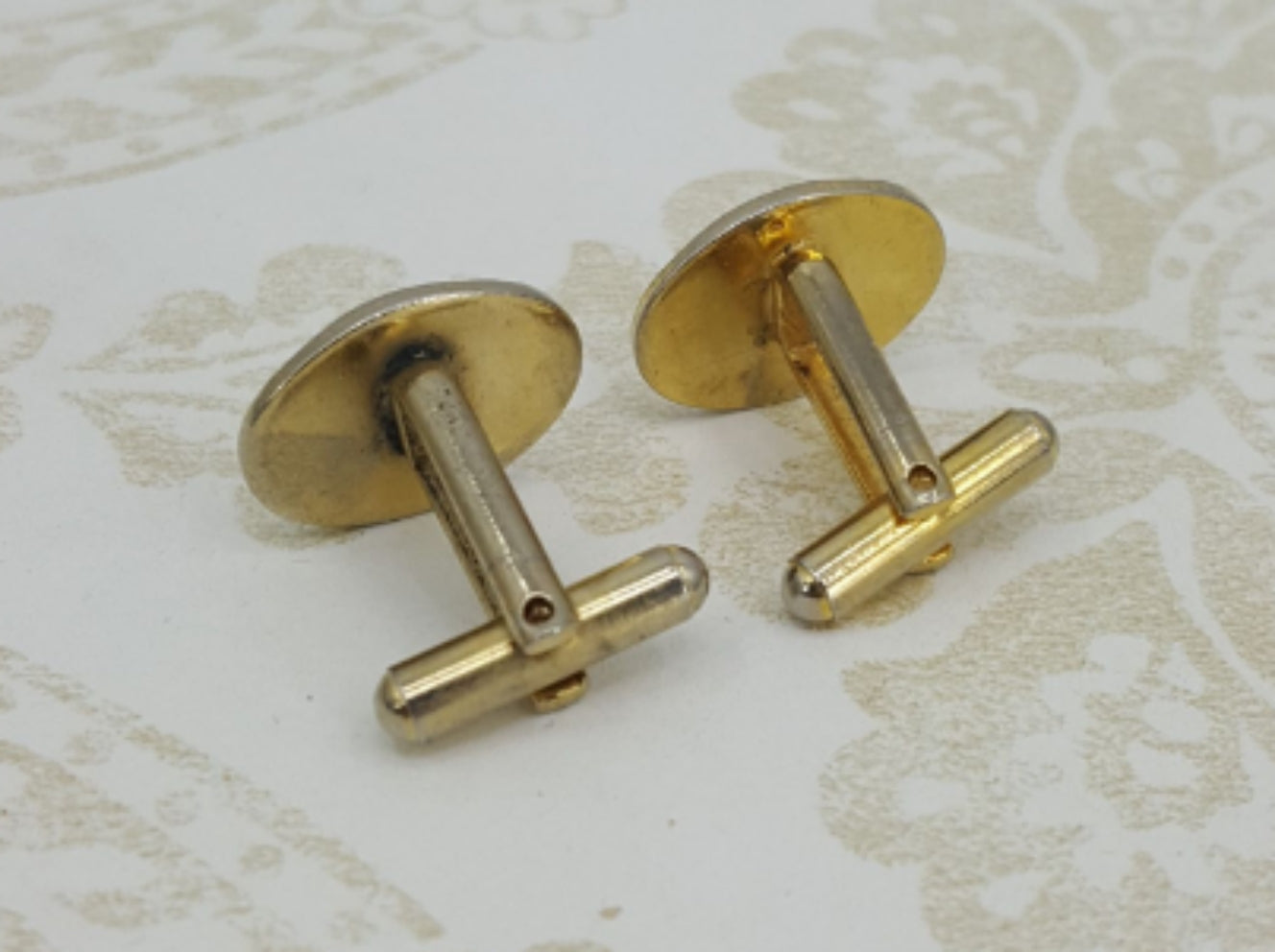 Oval cufflinks from the 60s-70s, engraved cross pattern