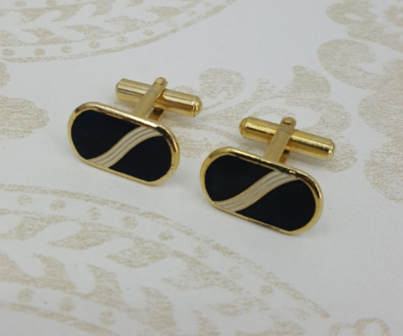 Oval cufflinks, color gold/black/white