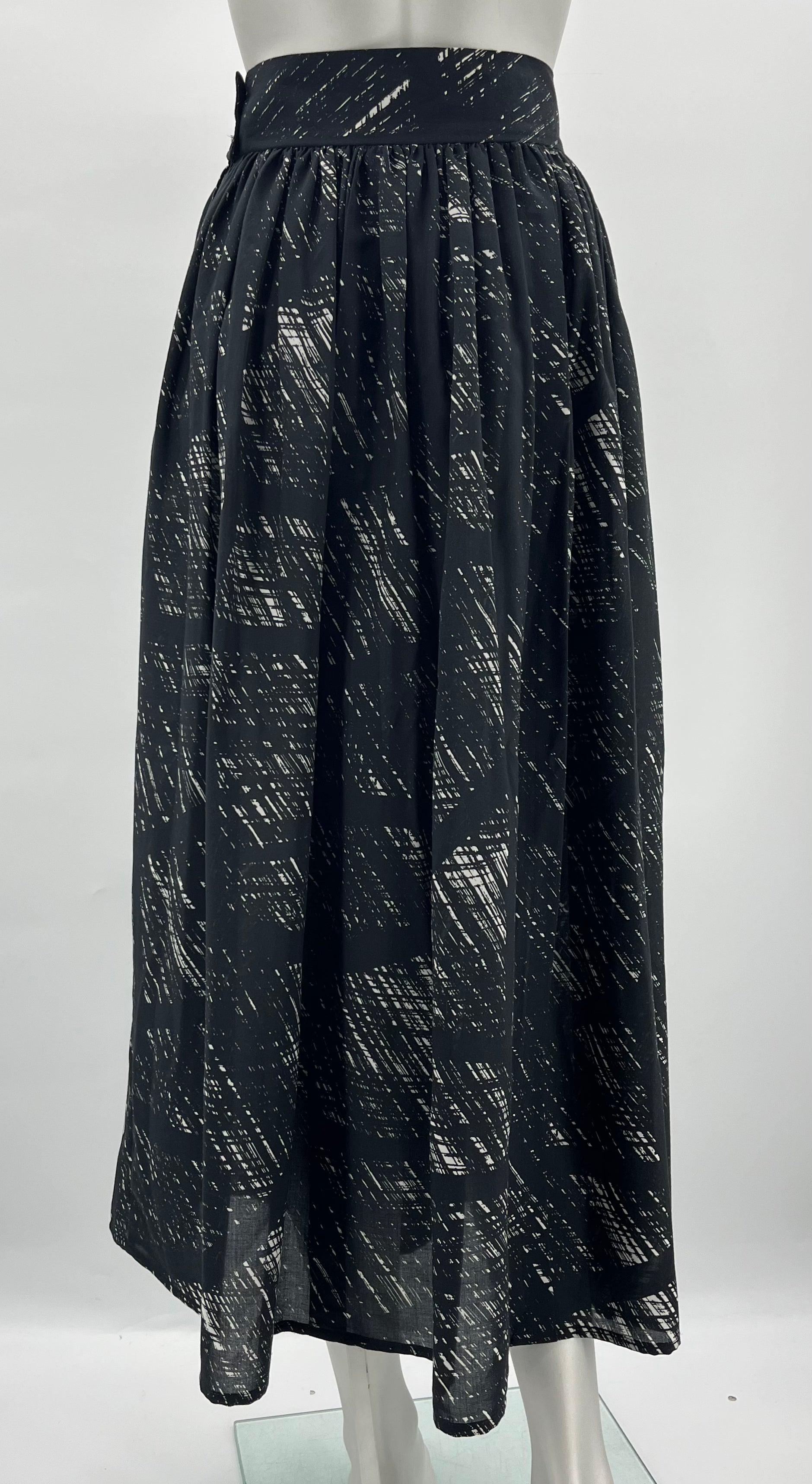 Jil's, black and white long skirt, 80s, waist 68cm, size estimate 34