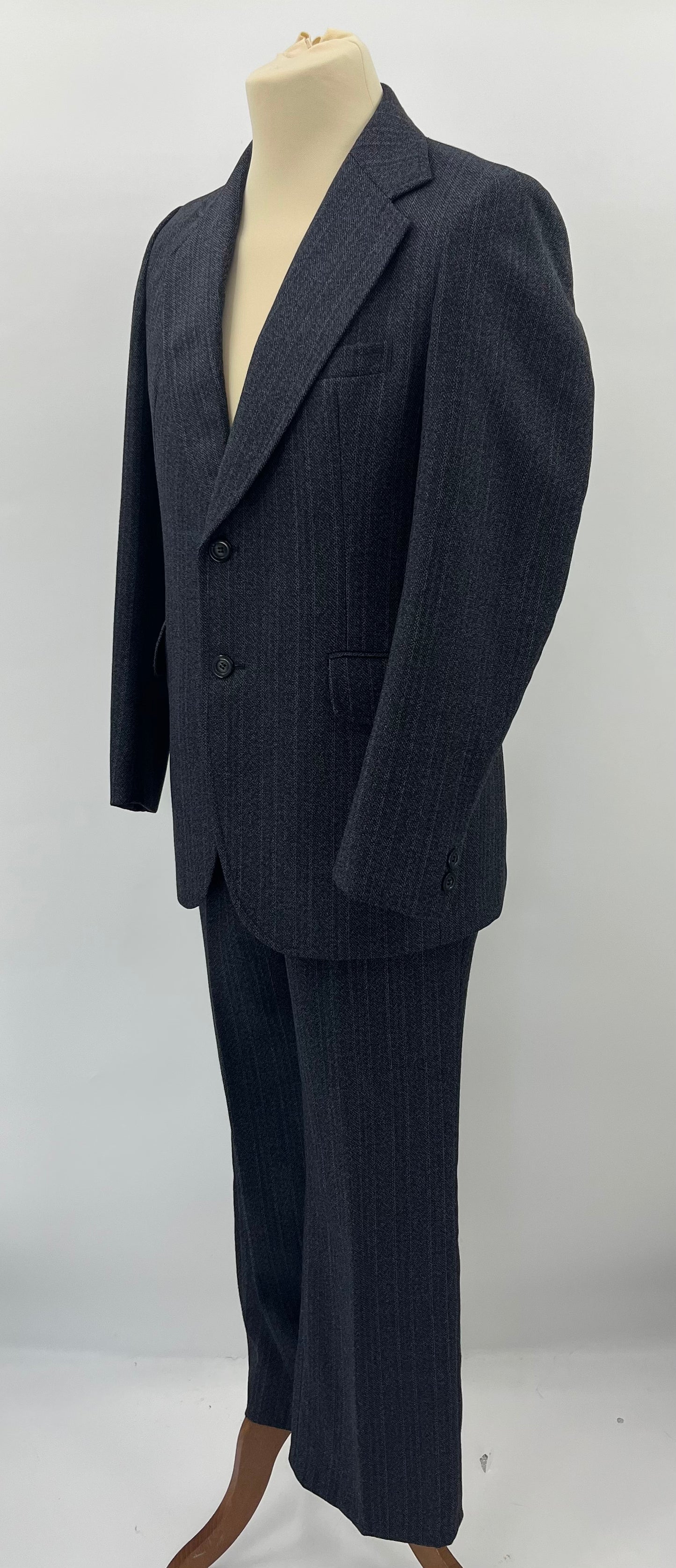 Hyvilla, tummansininen miesten puku, 70-luku, kokoarvio S