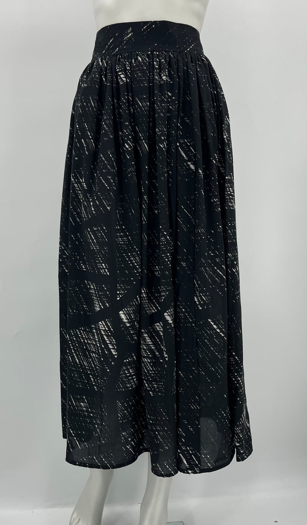 Jil's, black and white long skirt, 80s, waist 68cm, size estimate 34