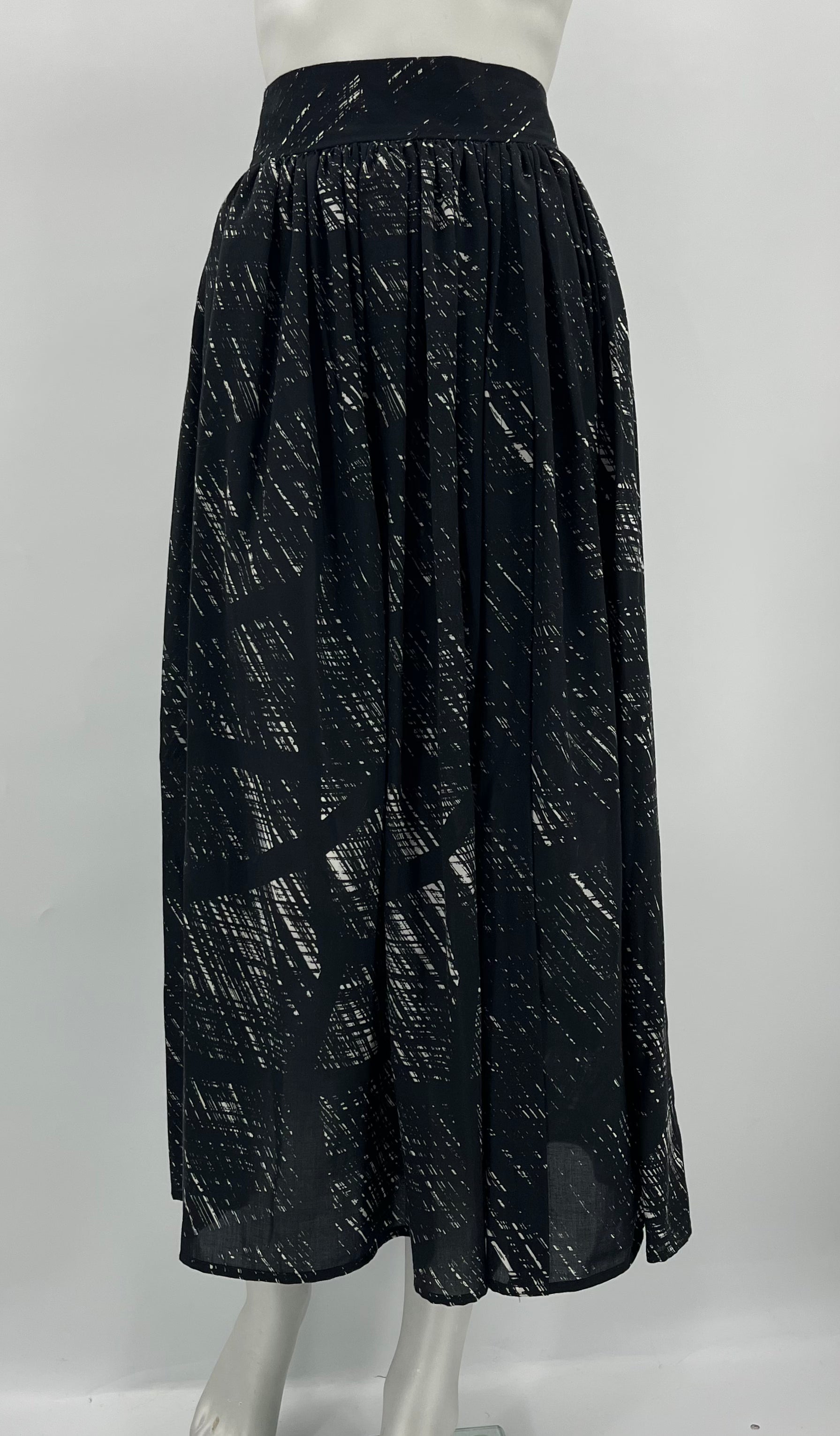 Jil's, black and white long skirt, 80s, waist 68cm, size estimate 34