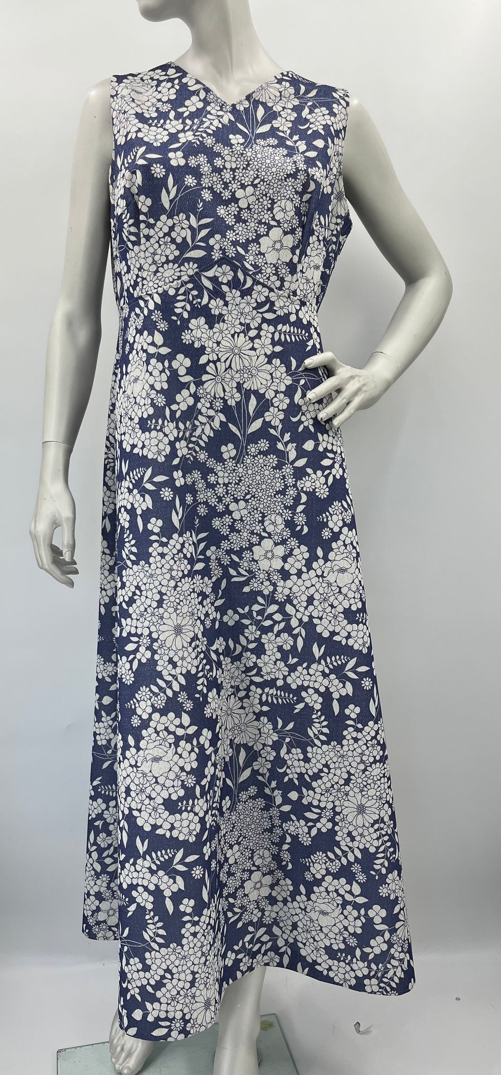 Blue and white glittery floral dress from the 70s, size 40