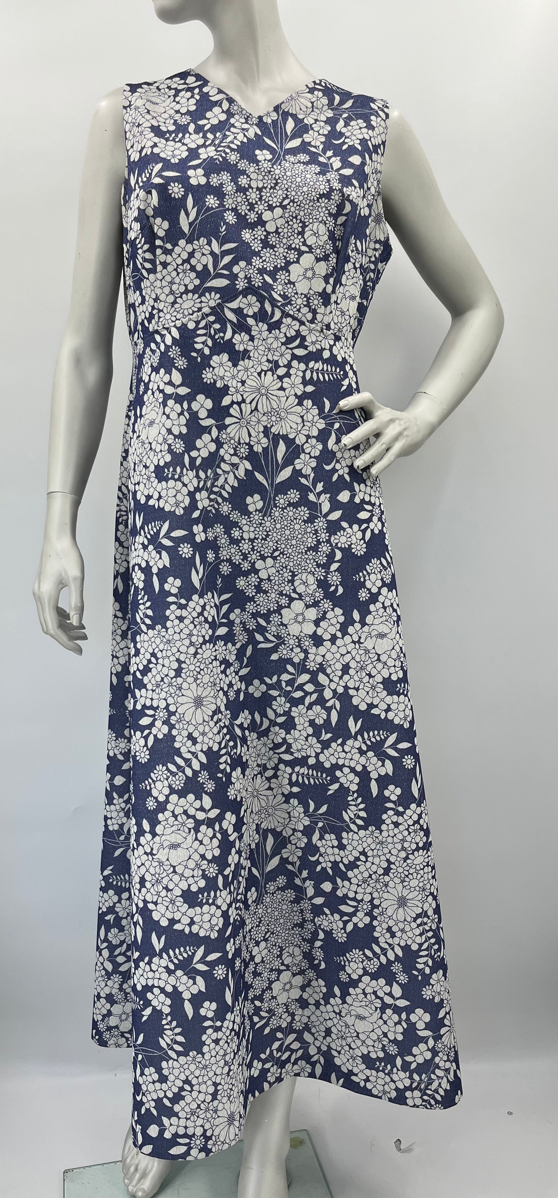 Blue and white glittery floral dress from the 70s, size 40