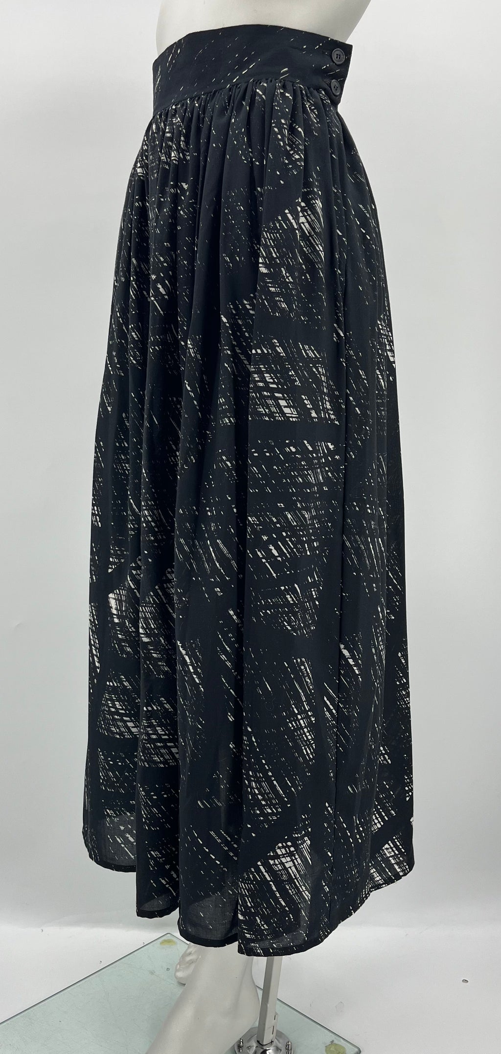 Jil's, black and white long skirt, 80s, waist 68cm, size estimate 34