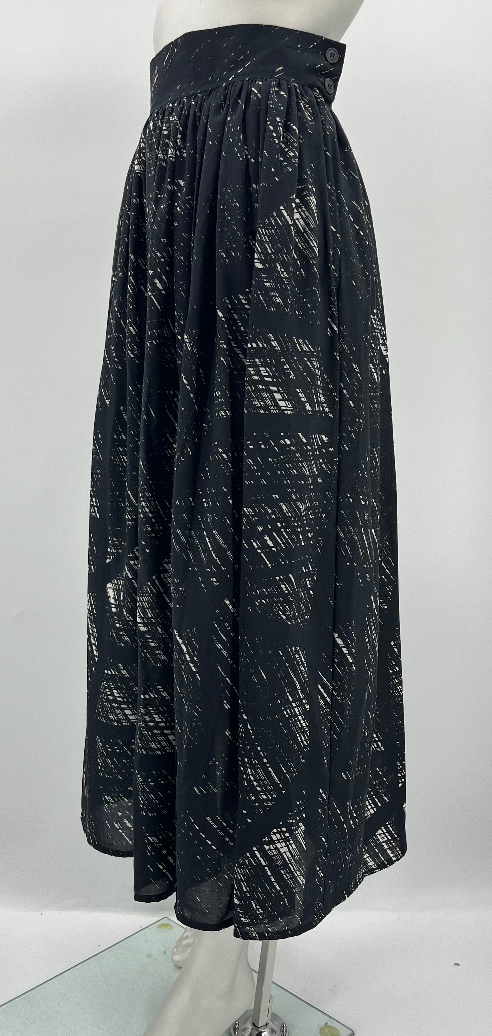 Jil's, black and white long skirt, 80s, waist 68cm, size estimate 34