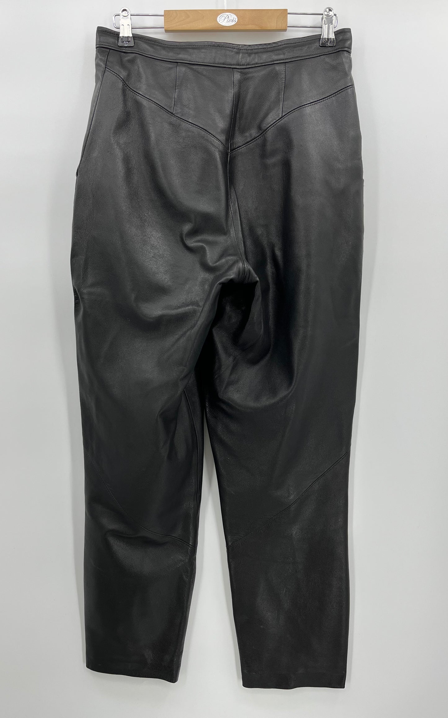 Mustat tekonahkahousut, 80-90-luku, vyöt.ymp. 76cm, kokoarvio 38(40)