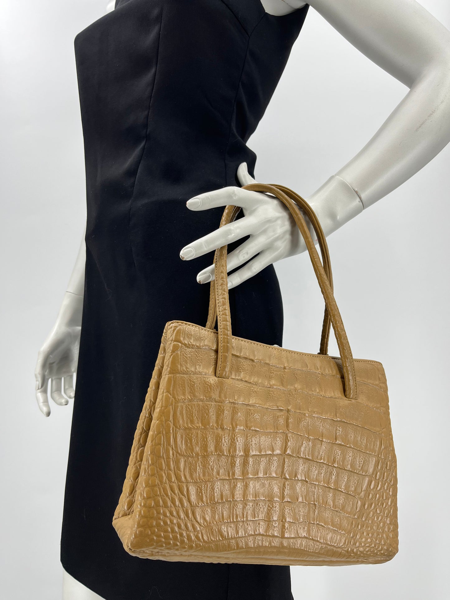 Vaaleanruskea käsilaukku, 60-luku