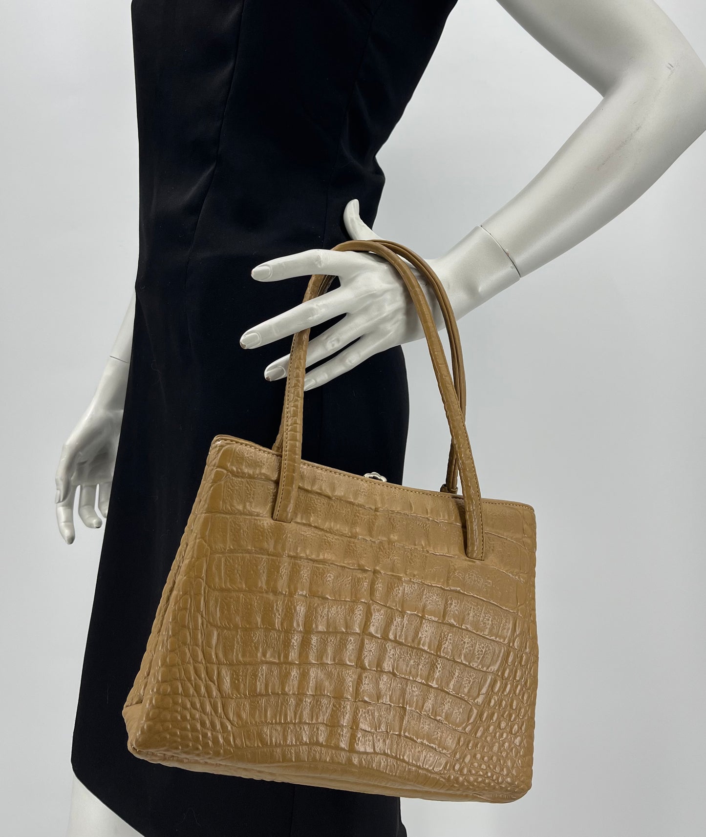 Vaaleanruskea käsilaukku, 60-luku