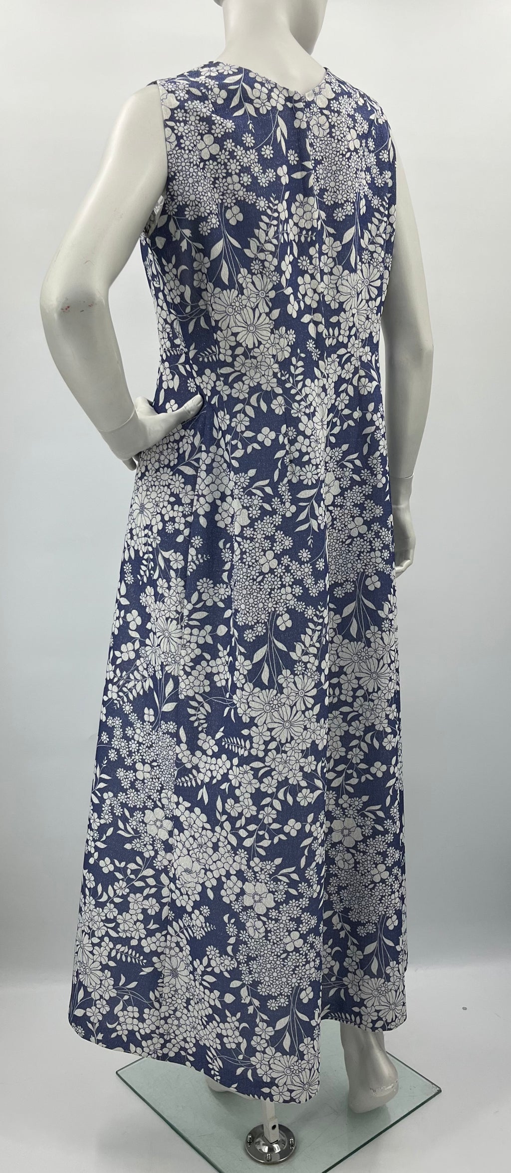 Blue and white glittery floral dress from the 70s, size 40