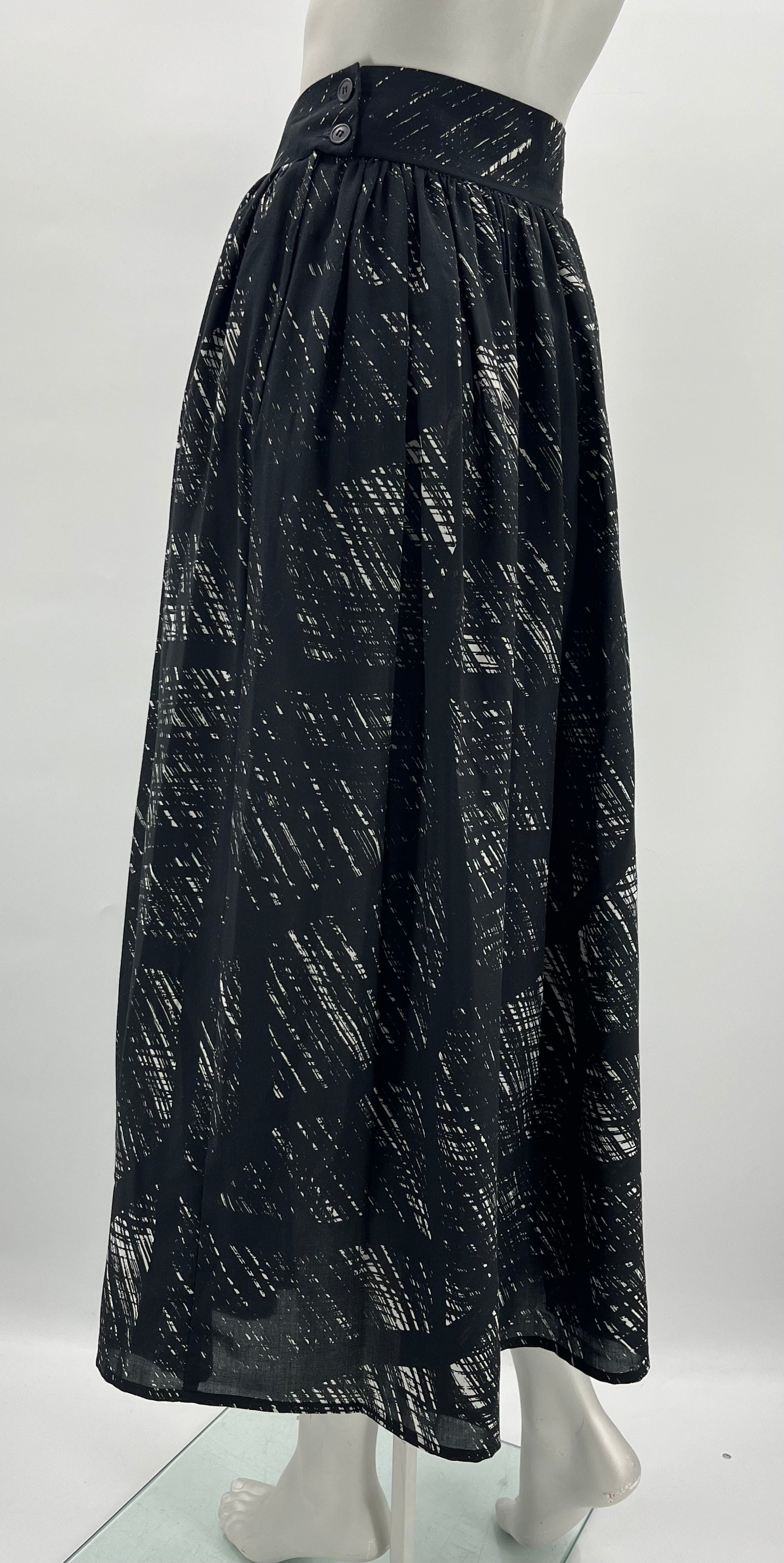 Jil's, black and white long skirt, 80s, waist 68cm, size estimate 34