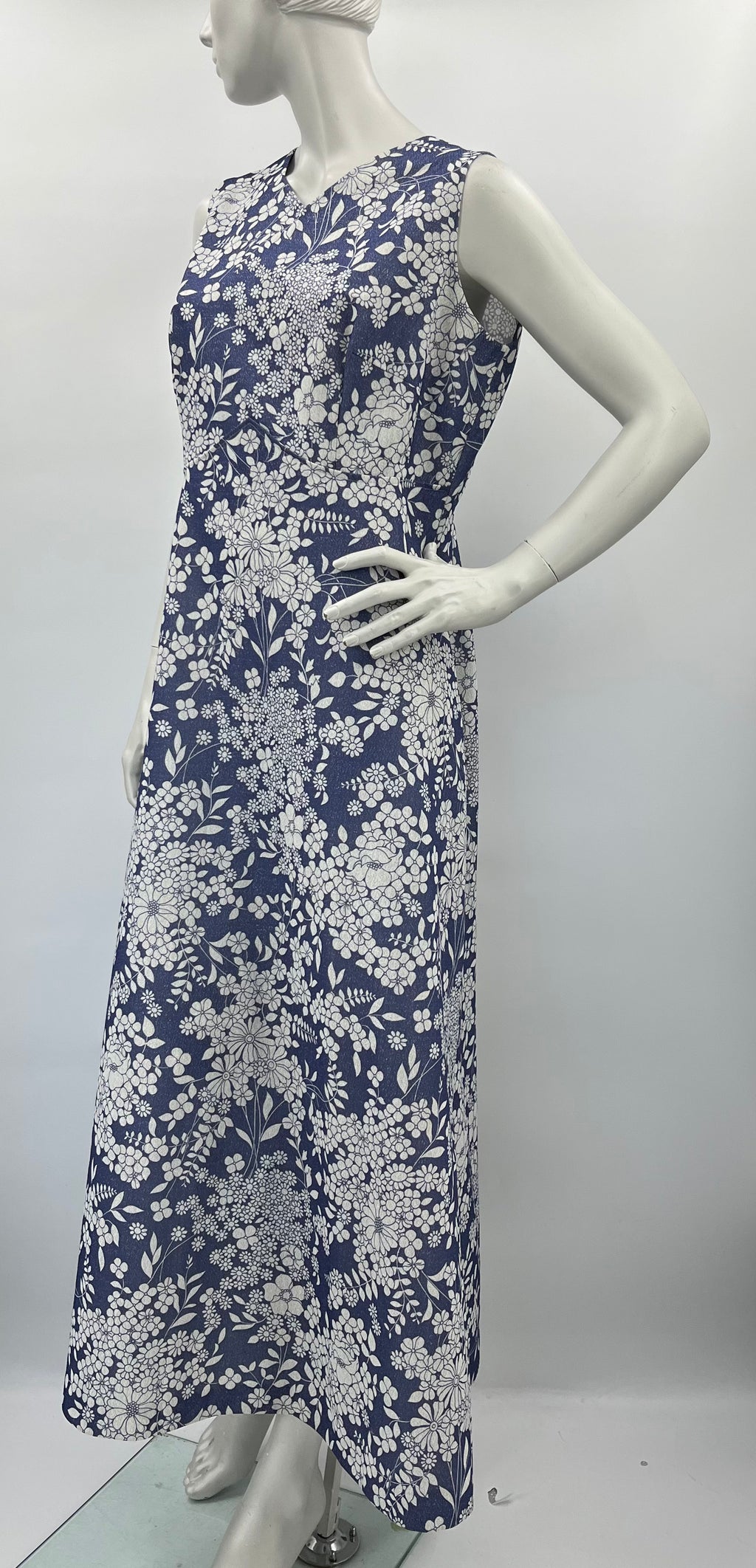 Blue and white glittery floral dress from the 70s, size 40