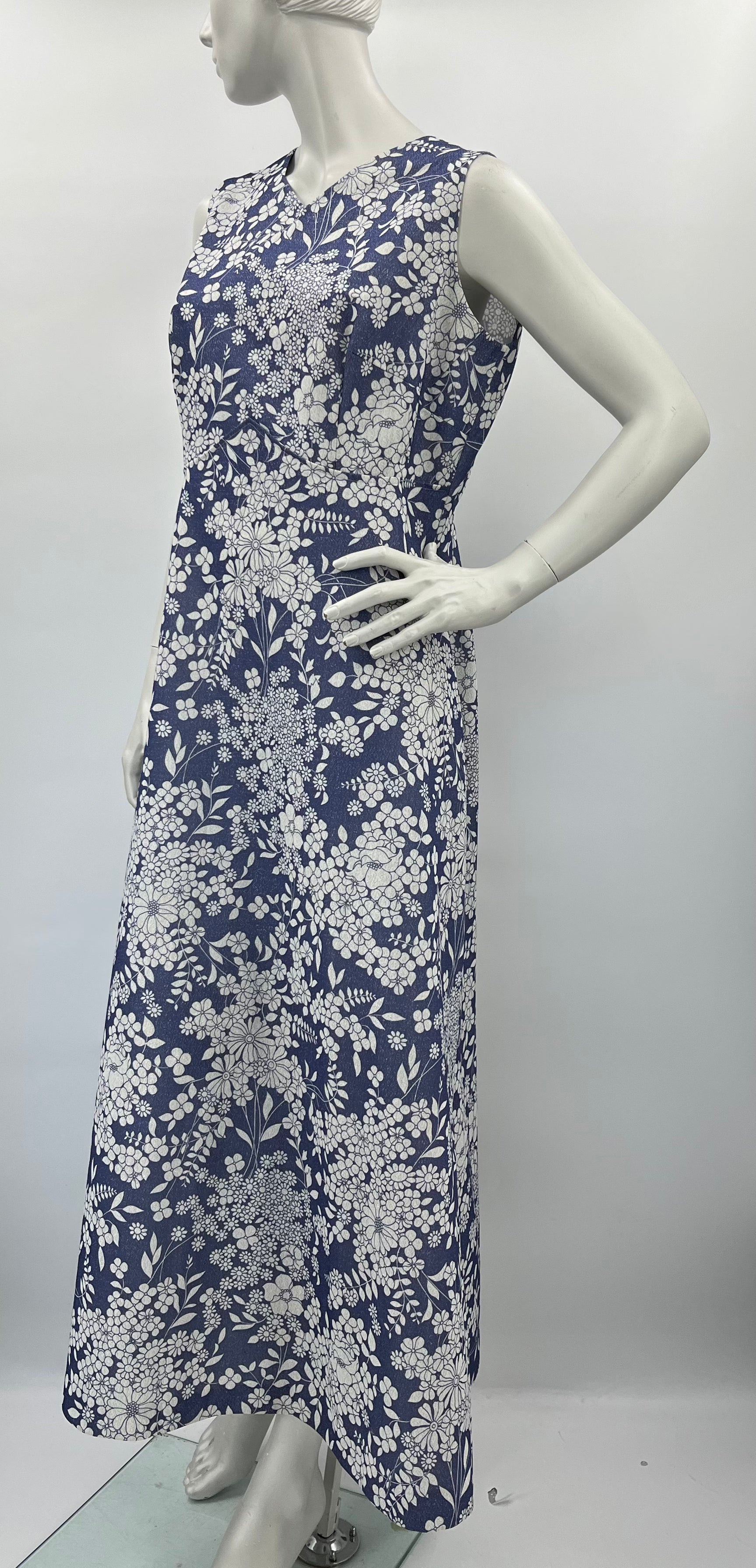 Blue and white glittery floral dress from the 70s, size 40